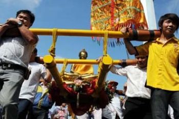 ARAK PATUNG BUDHA