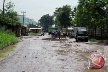 Kerusakan Jalintim di Sumsel Masih Mengganggu 