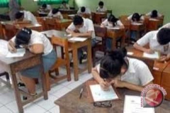 Warga Lampung Mulai Belanja Perlengkapan Sekolah 