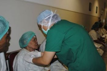 Periksa Pasien Sebelum Operasi