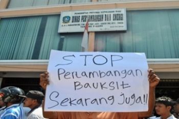 Desak Tutup Tambang Bauksit