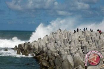 Warga Lampung Barat Keluhkan Abrasi Pantai 