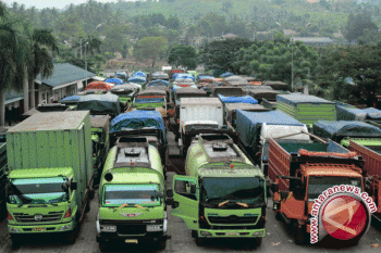 Antrean Truk Masih Padati Pelabuhan Bakauheni