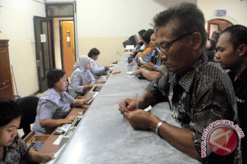 Batasi calo, penumpang kereta api wajib tunjukkan kartu identitas