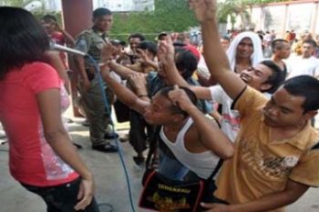 TKI Bermasalah Dihibur Artis