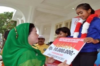 Triyaningsih Juarai Kepri 10K