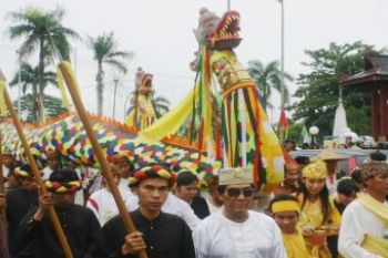 Ngulur Naga Erau 