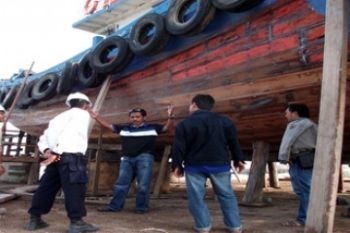 Berbincang dengan Pekerja Galangan Kapal