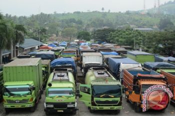 Tronton Akan Percepat Kerusakan Jalinsum Lampung