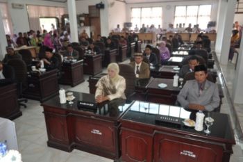 DPRD PASAMAN BARAT BEKERJA  SIANG MALAM  TAMPUNG DAN JEMPUT ASPIRASI WARGA