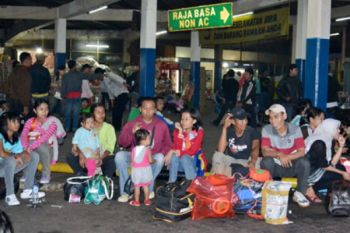 Pemudik Di Bakauheni Kekurangan Bus