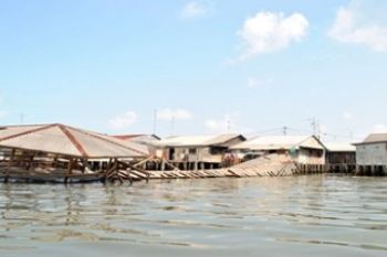 Puluhan bangunan di Batam diterjang puting beliung