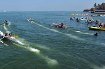 LOMBA PERAHU NELAYAN