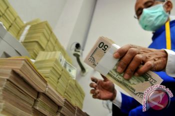 Naik tipis, dolar AS di pasaran