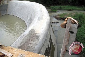 Anggota DPR RI Soal Tanggul Di Lampung Selatan