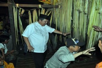 TARIAN DAYAK