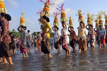 PARADE KUTA KARNIVAL 2011