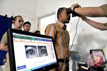 Bupati Minut Terima E-KTP