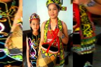 Pesona Kerajinan Dayak