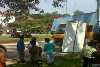 Truk Trailer Tergelincir