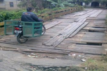 JEMBATAN RUSAK BERAT