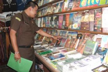 Kejari Karimun Razia Buku Terorisme