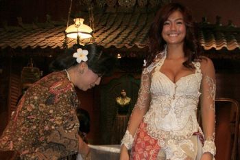   Agnes Monica dan artis Asia lain sumbang SEA Games 2011