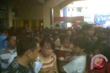 Warga Manado Antre Masuk ITC Manado