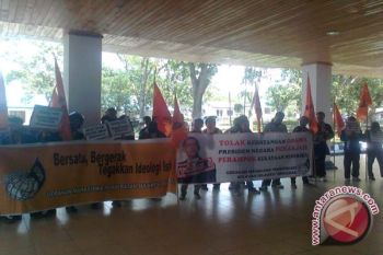 Mahasiswa Sultra Tolak Kedatangan Obama Di Bali