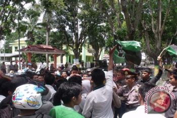 Mahasiswa Minta Hentikan Aktivitas Pertambangan Di Kolaka