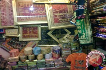 Peserta SEA Games buru hiasan dinding songket