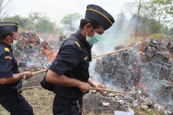 MUSNAHKAN HASIL SITAAN