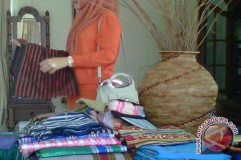 Tenun Sultra Diminati Masyarakat Timur Tengah - (d)