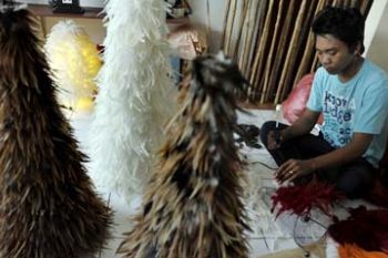 POHON NATAL BULU AYAM