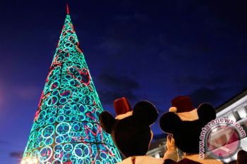 Madrid habiskan anggaran terangi jalan dan alun-alun dengan lampu Natal