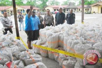 Kepolisian gagalkan penyelundupan ratusan liter minuman keras