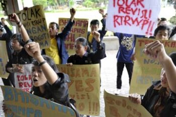 TOLAK REVISI RTRWP