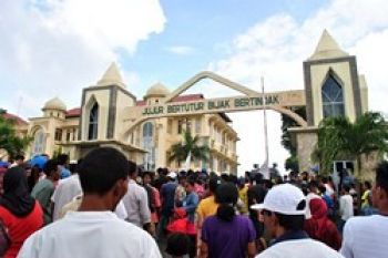 Ratusan Nelayan Tanjungpinang Tuntut Dana Kepedulian Perusahaan Bauksit           