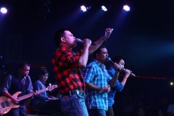 KONSER KAHITNA