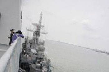 Enam Kapal Perang Lego Jangkar di Karimun           