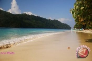 Teluk Kiluan Dipadati Turis Jakarta Dan Bandung