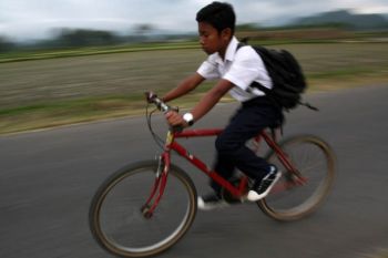 Kamis, pelajar di Agam kembali sekolah