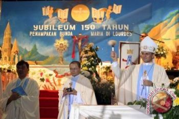 Tiga Imam Katolik Sulut Rayakan Pesta Perak