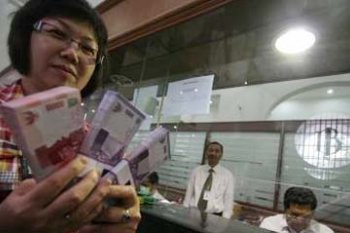PENUKARAN UANG MENINGKAT