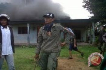 Warga Mulai Bersihkan Puing-Puing Kebakaran