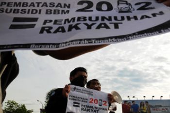 TOLAK PEMBATASAN BBM