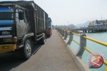 Penumpukan Truk Di Bakauheni Masih Berlangsung