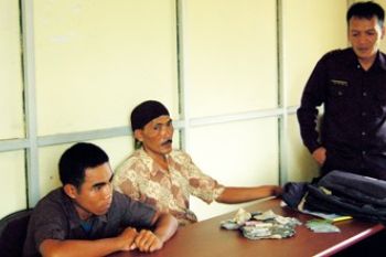 PEMUNGUT SUMBANGAN ILEGAL