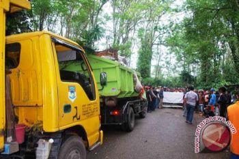 Ribuan warga sandra pejabat Pemkot Pagaralam 