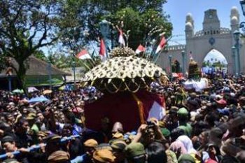 GEREBEG SEKATEN SOLO